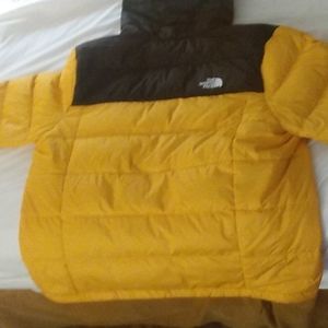 XL NORTH FACE. BRAND NEW only worn 3 times.